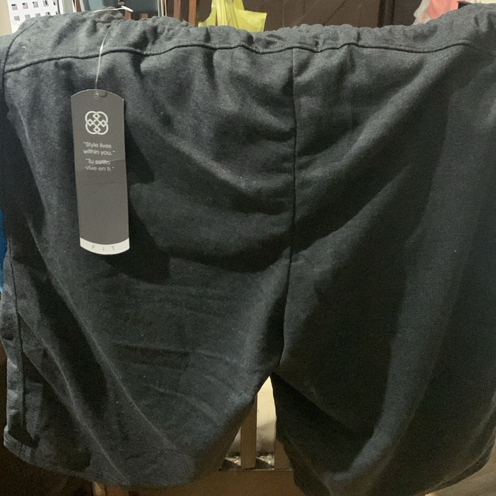Shorts - Picture 3 of 4